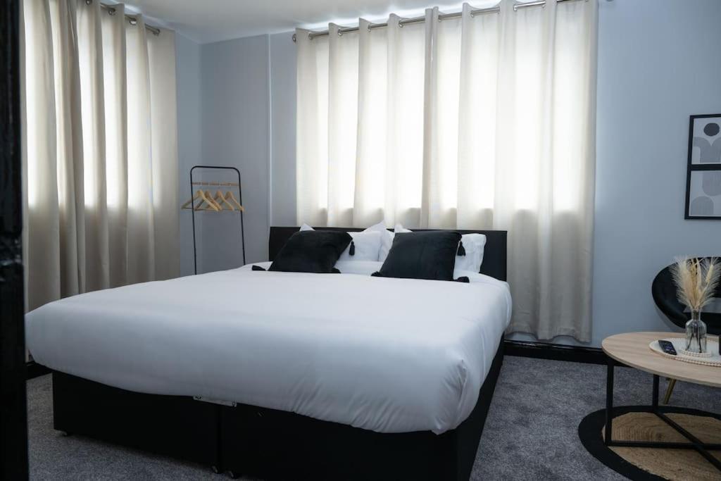 Lovely Studio Flat In Stoke-On-Trent Town Centre Esterno foto